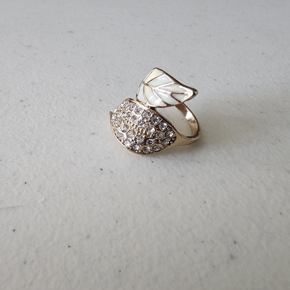NWOT womens ring leaf style - Picture 3 of 4